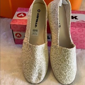 Beige canvas lace flats